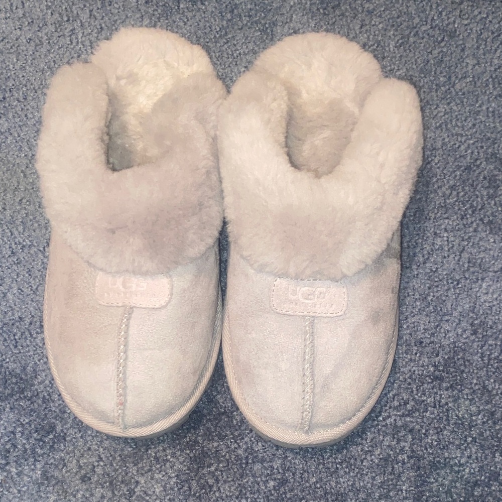 UGG women’s size 8 grey slippers